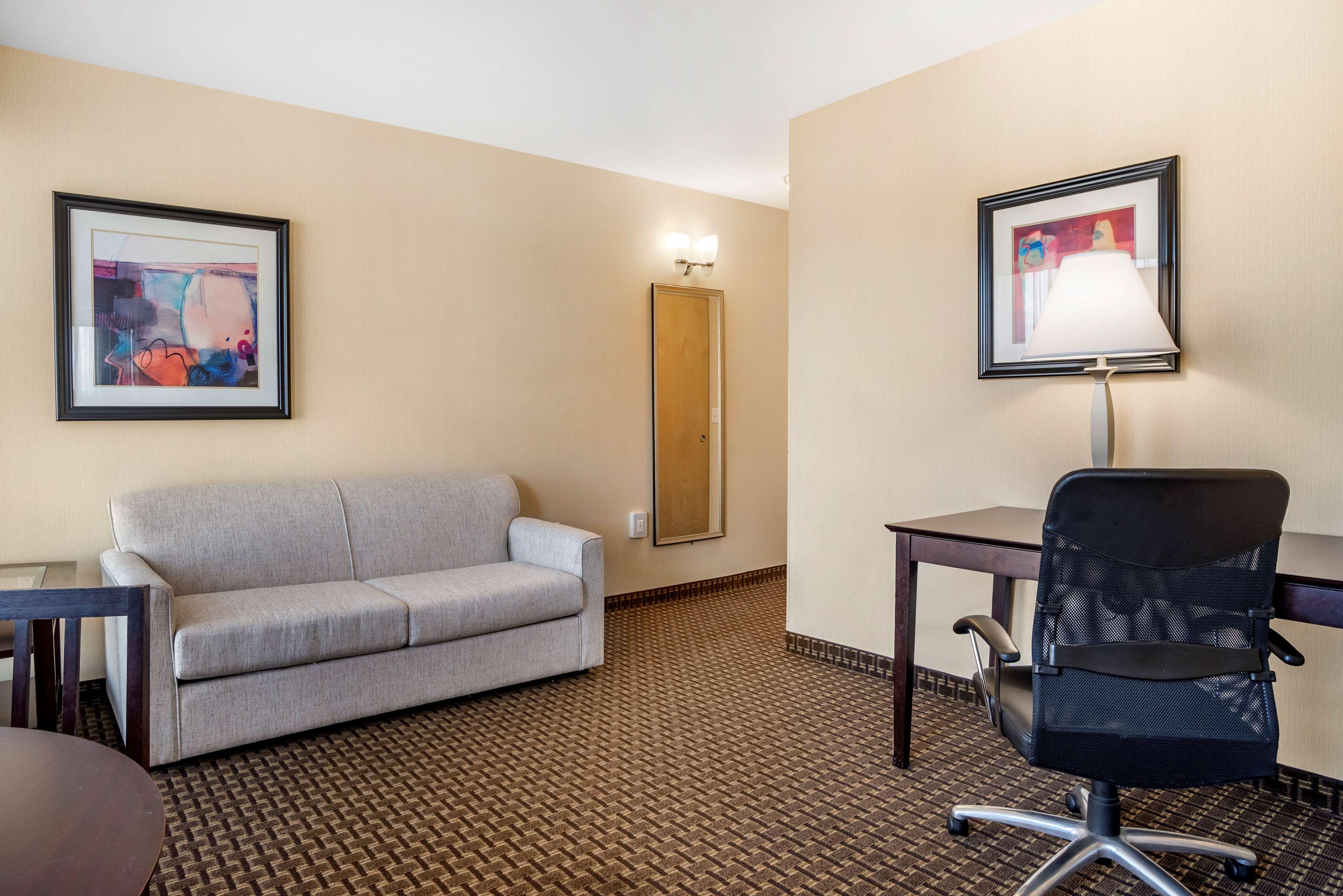 Best Western Plus Philadelphia Airport South - At Widener University Chester Exterior photo